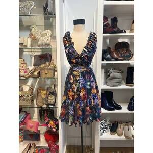 NEW OLVI’S sleeveless ruffle in blue floral